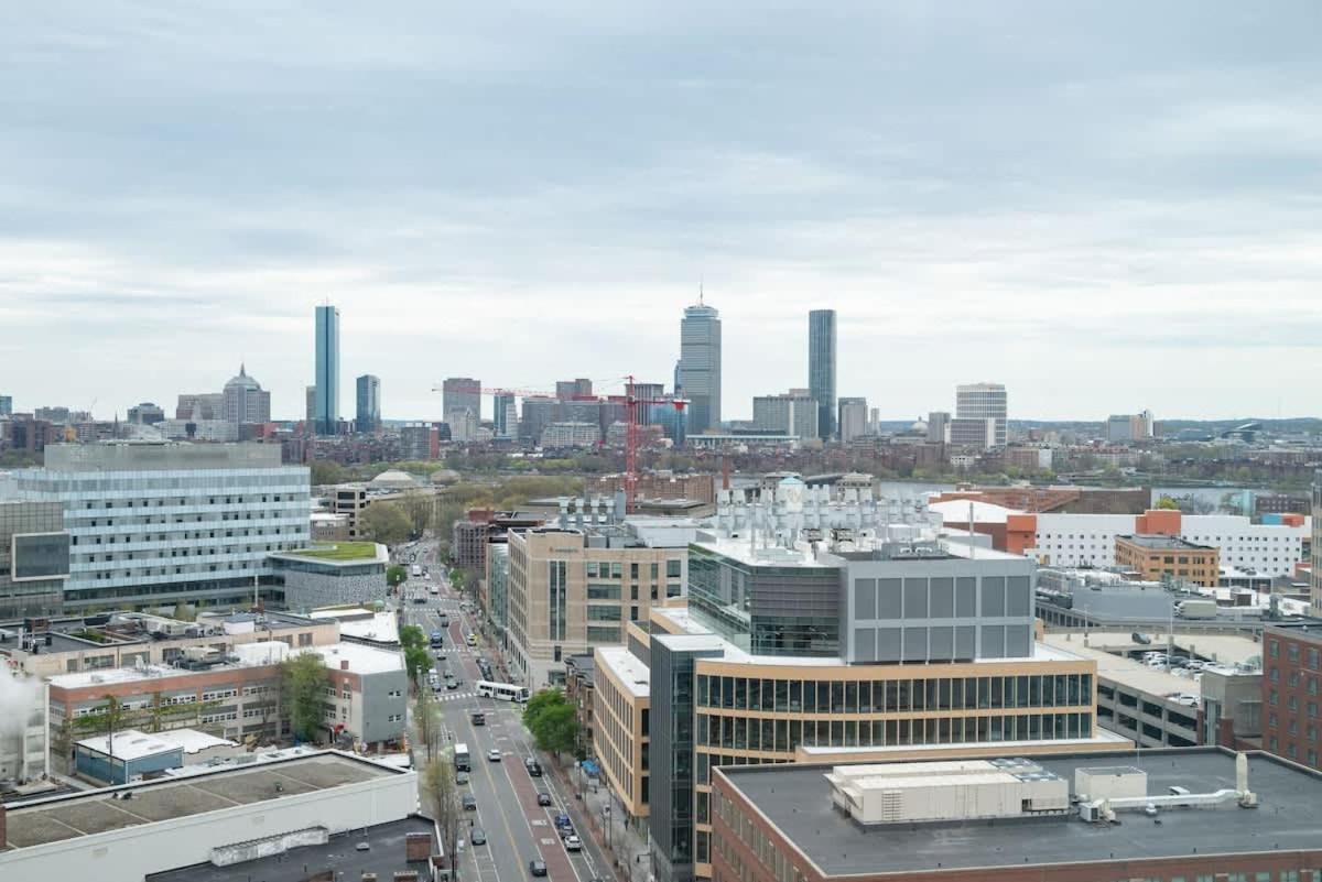 Serene Penthouse W King Bed Gym Parking Apartment Cambridge